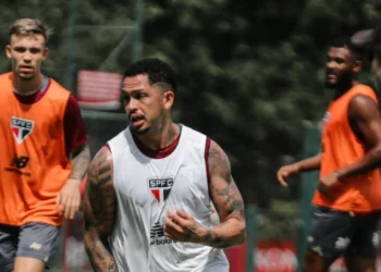 Deixou o São Paulo pela porta dos fundos e agora pode assinar com o Fortaleza