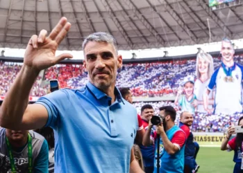 Vojvoda surpreende com jogadores escalados para enfrentar o Bahia