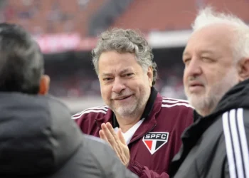 Deixou o São Paulo pela porta dos fundos e pode ser contratado para salvar o Fortaleza
