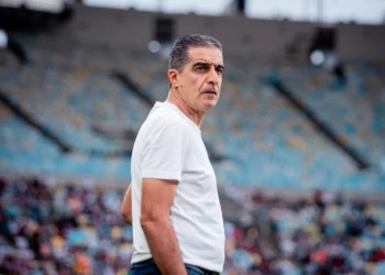 Renato Paiva não quis mais e volante está indo jogar no time sensação do Brasil