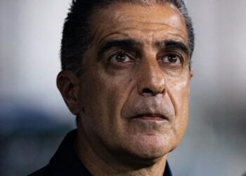 Não bastasse goleada, Renato Paiva ainda tem mais uma notícia a lamentar no Fortaleza