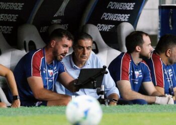 Fortaleza não dormiu no ponto e garantiu defensor para Renato Paiva