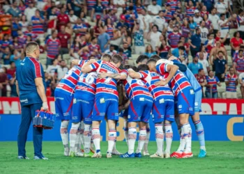 Meia do Fortaleza pode deixar tudo de lado para jogar na Segunda Divisão