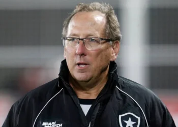 John Textor usa influência e Botafogo dá chapéu nos ingleses antes de enfrentar o Fortaleza