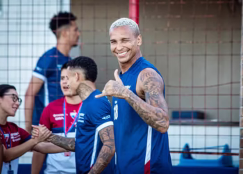Antes de ser afastado, Deyverson tirou atacante do Fortaleza