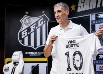 Enquanto ganhava R$ 790 mil no Fortaleza, salário de Vojvoda no Santos é ainda maior