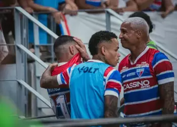 Enquanto Deyverson recebe R$ 900 mil, salário de Moisés no Fortaleza é bem menor