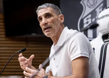 Enquanto Palermo tenta salvar o Fortaleza, Vojvoda vive drama inacreditável no Santos