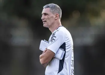 Vojvoda usa seus contatos e Santos pode tirar meia do Fortaleza