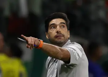 Abel Ferreira coça a cabeça para decidir e deve cortar titulares do Palmeiras