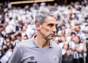 Vojvoda acredita em segunda chance e manda lateral tirar a poeira da chuteira para jogar