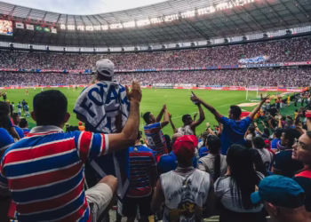 Jogador afastado do elenco renovou contrato com o Fortaleza