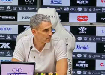 Vojvoda só chegou no Santos e já ganha presente que todo treinador gostaria de ter