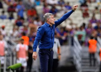 Enquanto Deyverson volta, Palermo decide afastar meia do Fortaleza