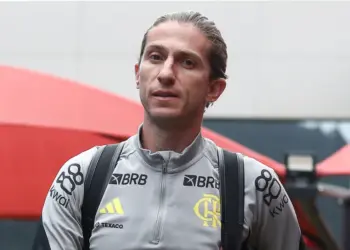 Filipe Luís está festejando de alegria enquanto Palermo chora de tristeza com essa notícia
