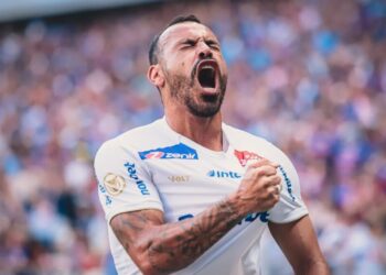 Quando todos esperavam a volta de Moisés, Fortaleza confirma lesão e cirurgia